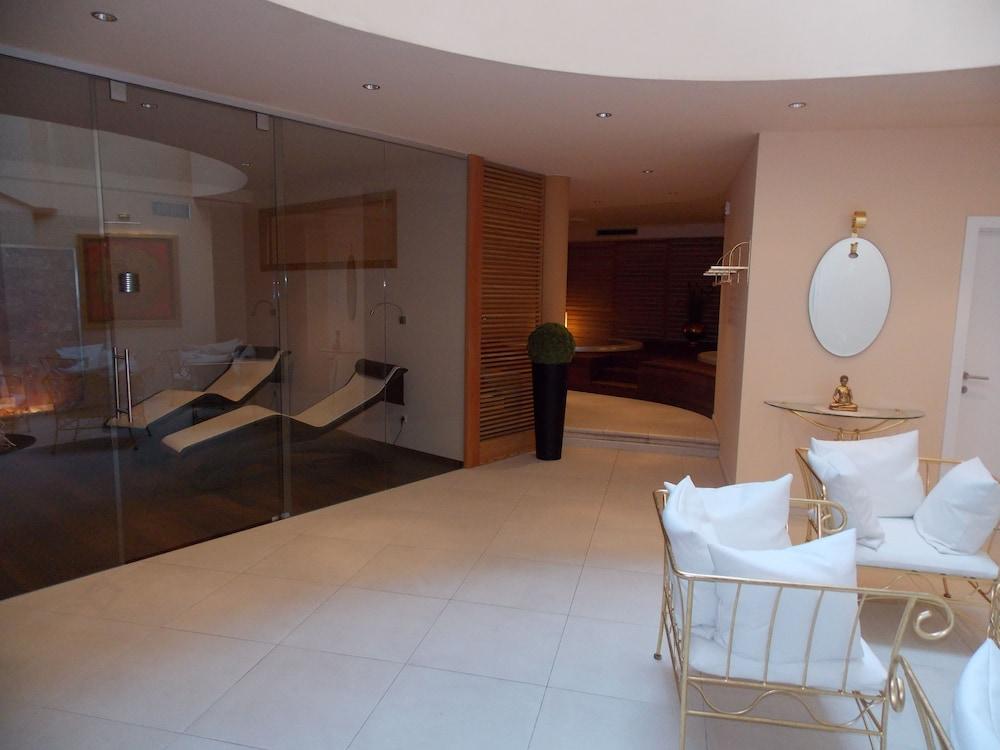 Hotel Chrys Болзано Екстериор снимка