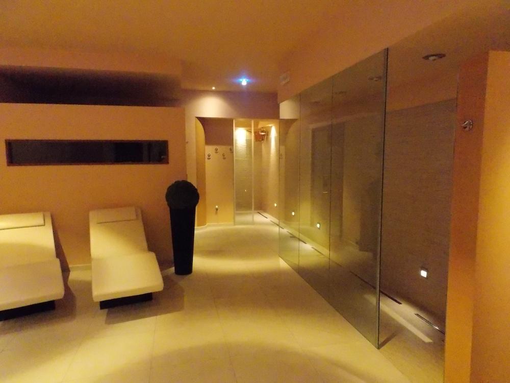 Hotel Chrys Болзано Екстериор снимка