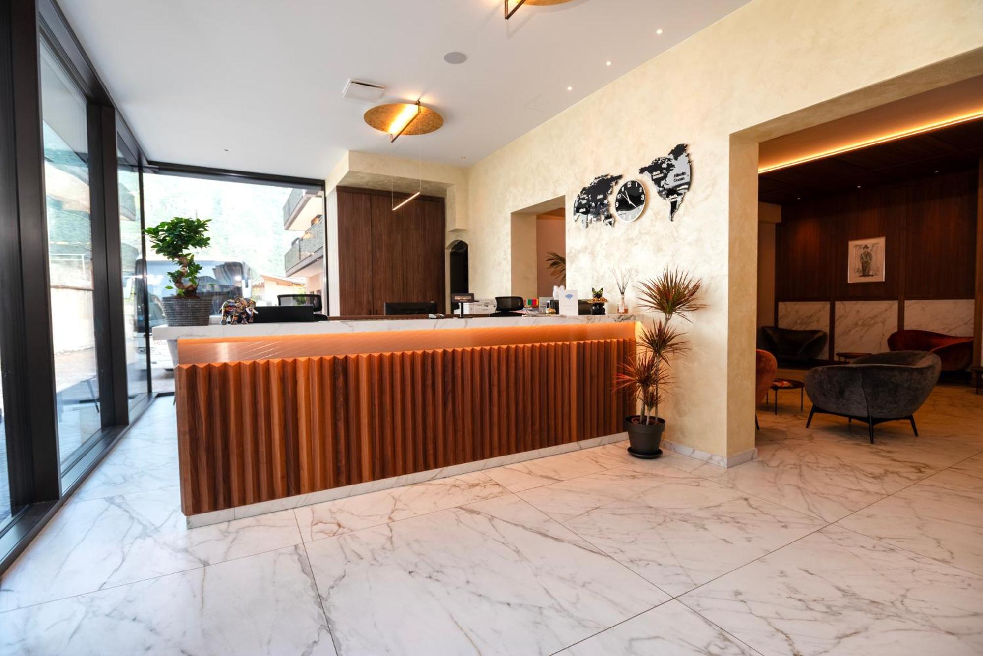 Hotel Chrys Болзано Екстериор снимка